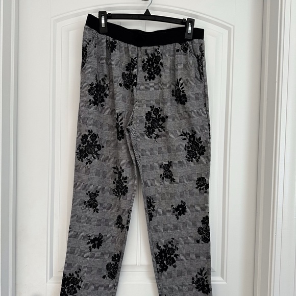 JUNIORS XL Joe B by Joe Benbasset Plaid pants with floral embroidery Size XL - Picture 1 of 6